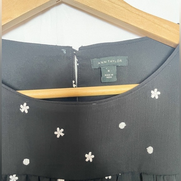 Ann Taylor Size M Black and white Floral embroidered shift dress with belt - Picture 8 of 12